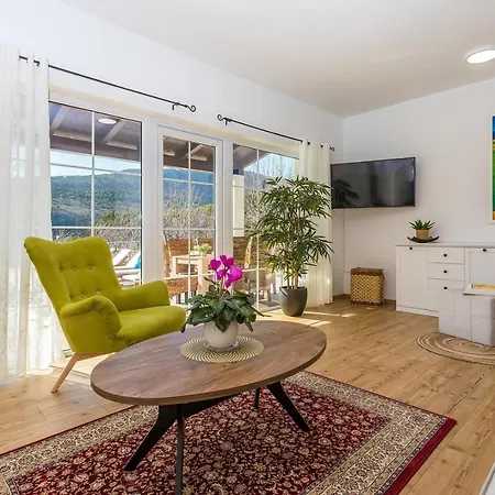 Villa Kampanel With Private Pool,7km From Sandy Beach