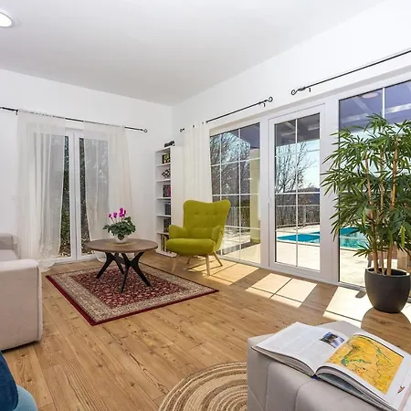 Villa Kampanel With Private Pool,7km From Sandy Beach *
