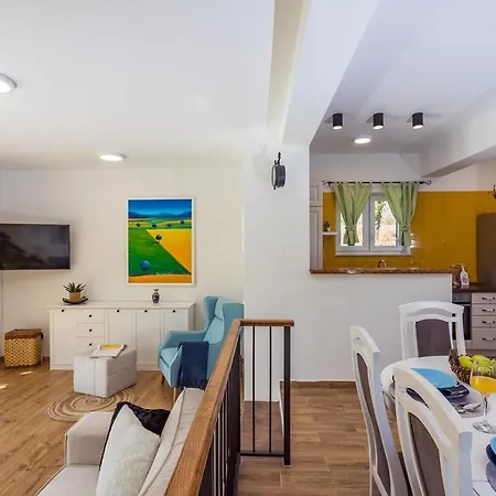 Villa Kampanel With Private Pool,7km From Sandy Beach