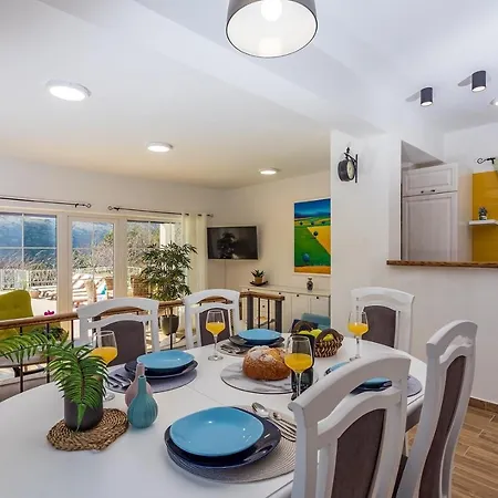 Kampanel With Private Pool,7km From Sandy Beach 빌라 Tugare