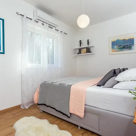 빌라 Kampanel With Private Pool,7km From Sandy Beach