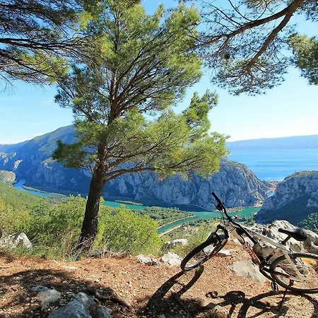 Kampanel With Private Pool,7km From Sandy Beach